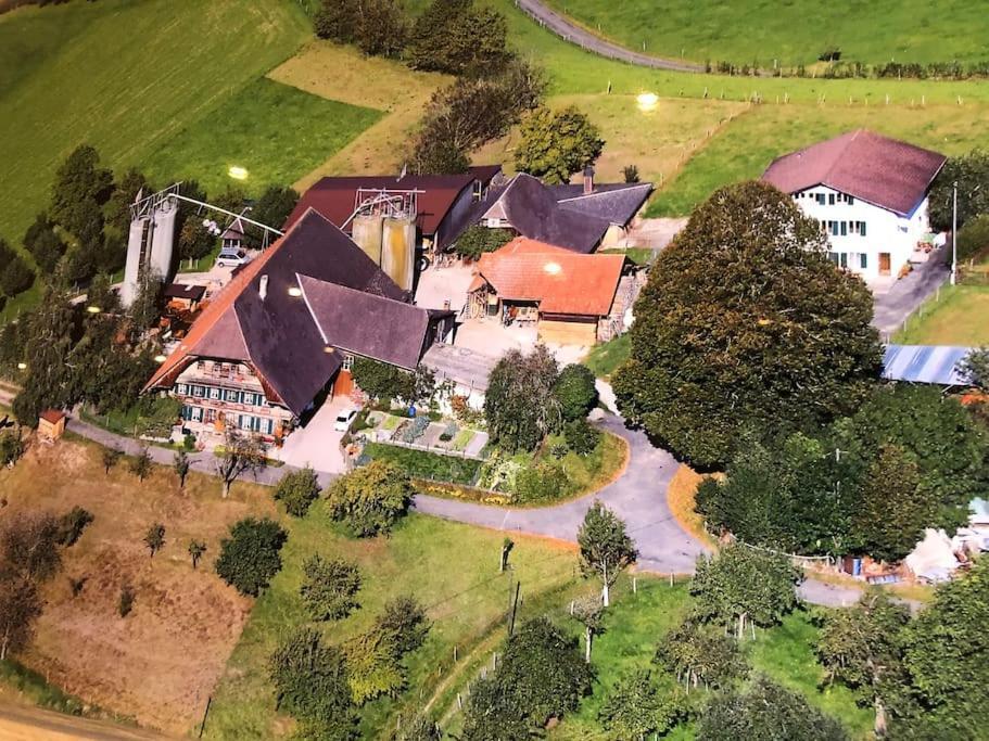 Ferienwohnung Auf Bauernhof Mit Hotpot Und Sauna Sumiswald Екстериор снимка